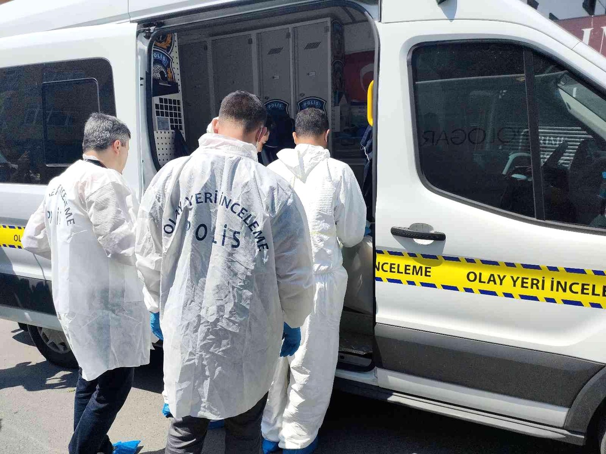 Şişli\'de dehşet: Bir evde 3 ceset bulundu