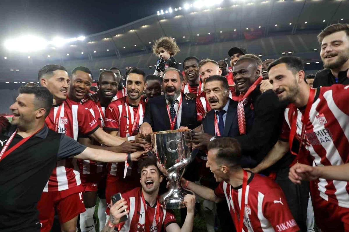 Spor kulüpleri, Sivasspor\'u kutladı