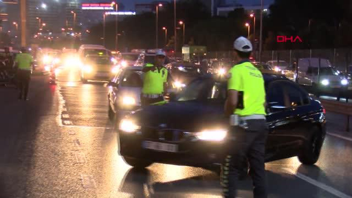 TRAFİK DENETİMİNDE ABART EGZOZ KULLANAN SÜRÜCÜLERE CEZA KESİLDİ