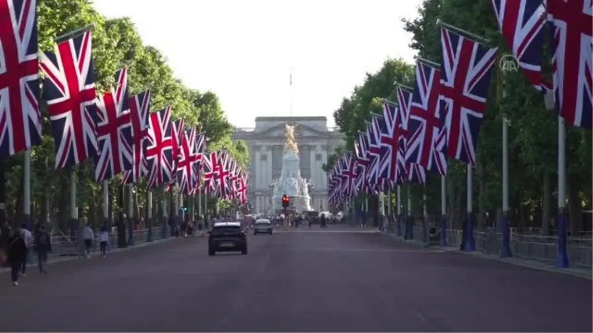 Union flags decorate London\'s The Mall for Queen\'s Platinum Jubilee