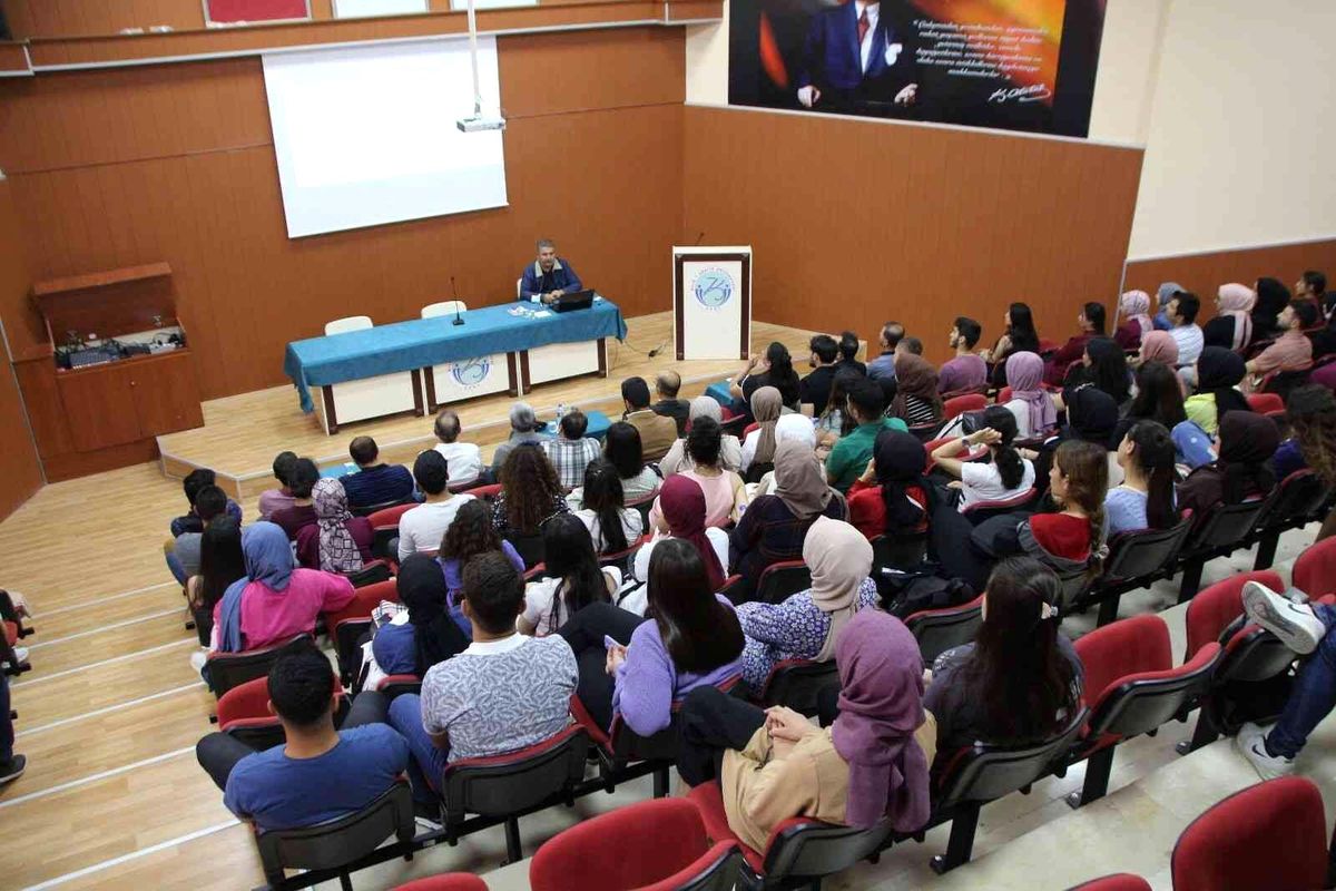 Üniversitede "Neden Matematik" konulu seminer verildi