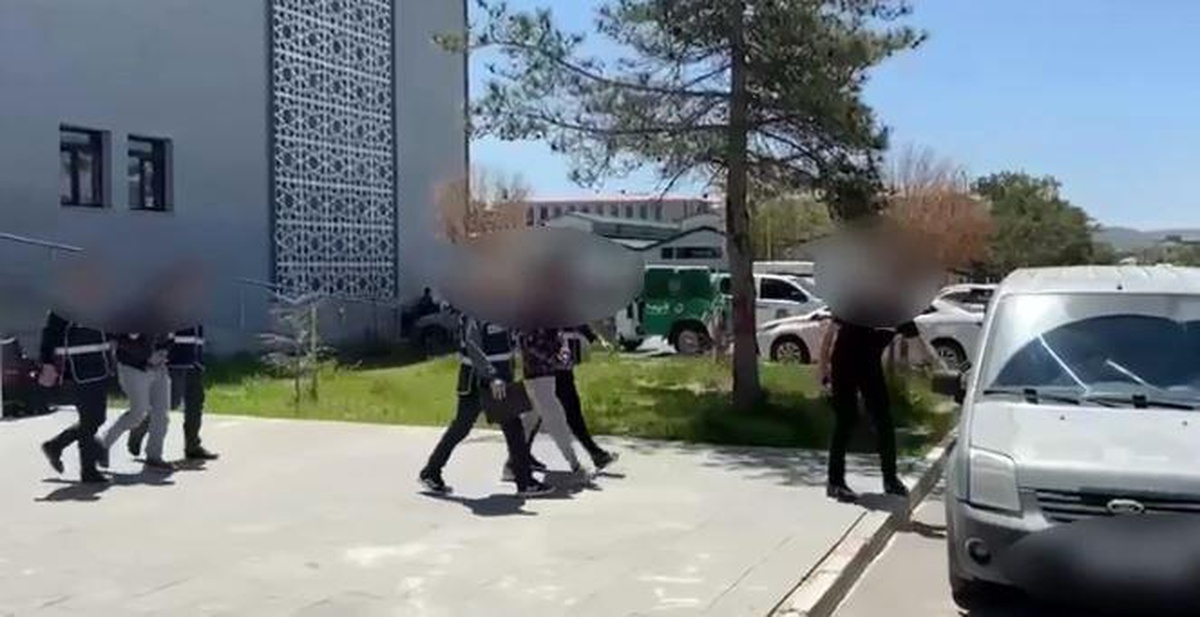Van\'da hapis cezaları bulunan 2 kişi yakalandı