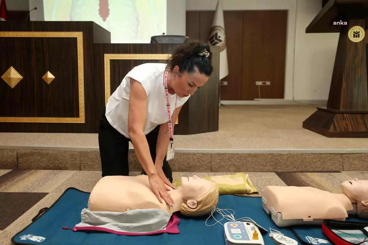 Yenimahalle Belediyesi Personeli İlk Yardım Öğreniyor