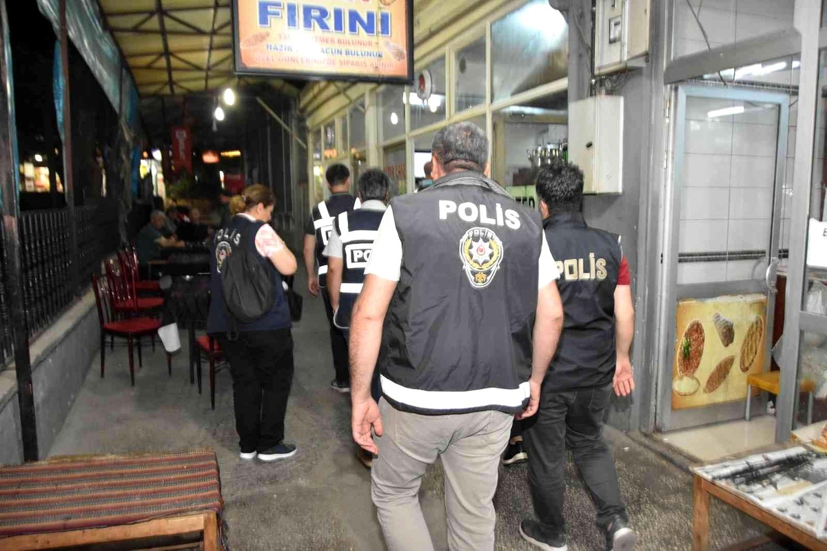 Adıyaman\'da "Huzur 02" genel asayiş uygulaması yapıldı