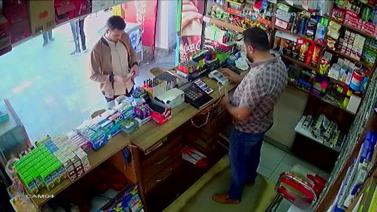 ARNAVUTKÖY\'DE BÜFEDE UNUTTUĞU TELEFONLARINI ÇALDILAR
