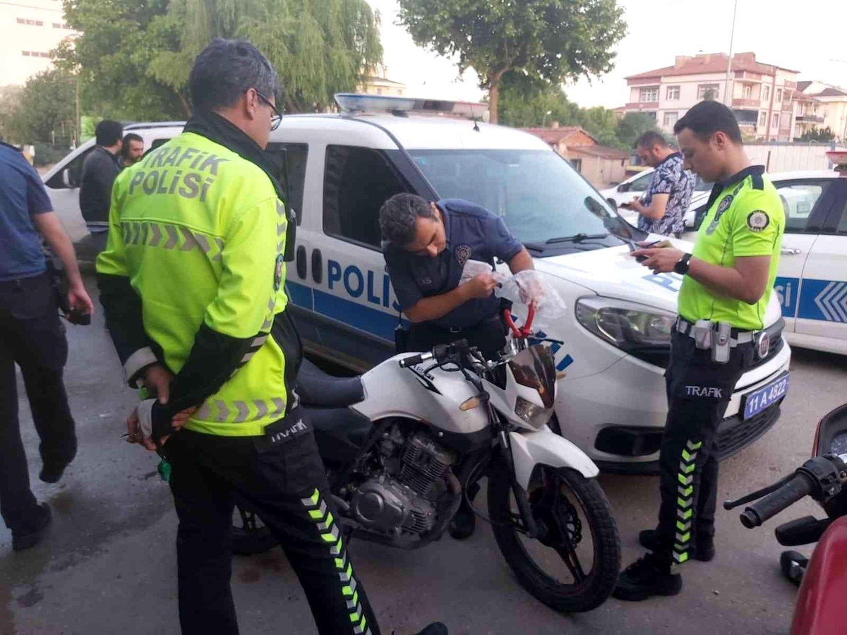 Bilecik\'te inşaattan demir çalıp hurdaya satan hırsızlar kovalamaca sonunda yakalandı