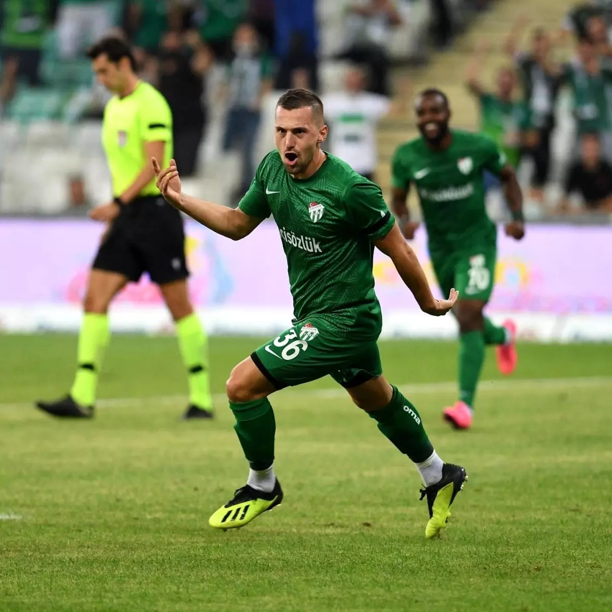 Bursaspor\'da en çok Burak Altıparmak forma giydi