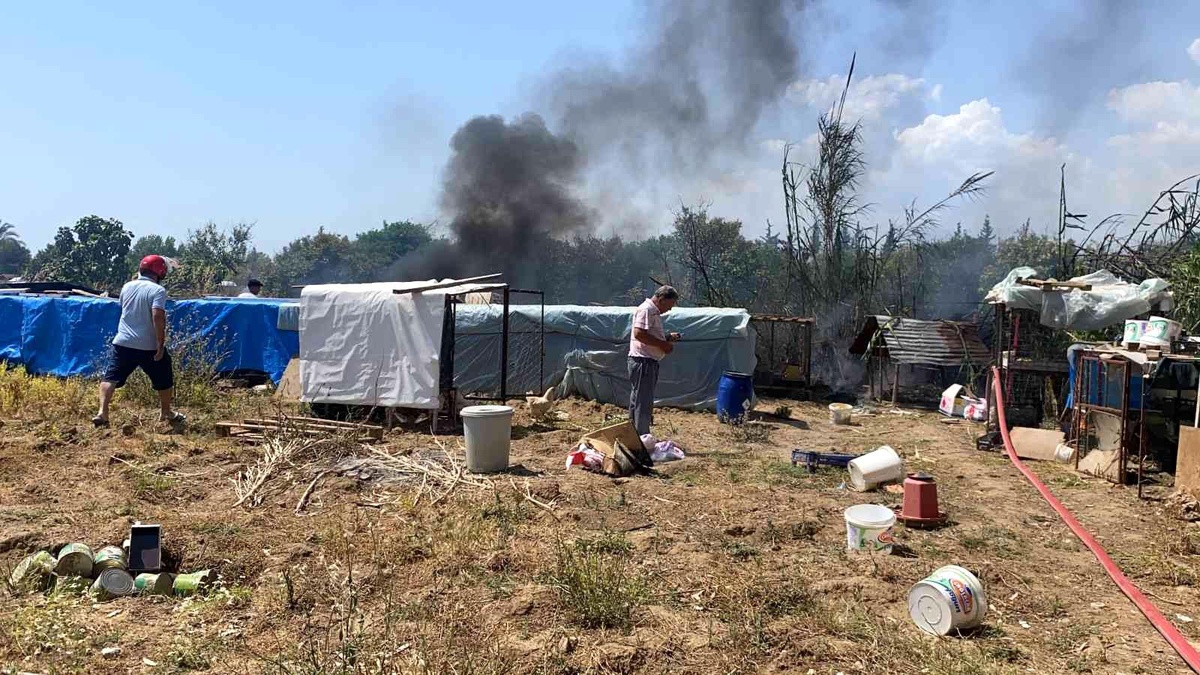 Fethiye\'de otluk alanda çıkan yangın korkuttu