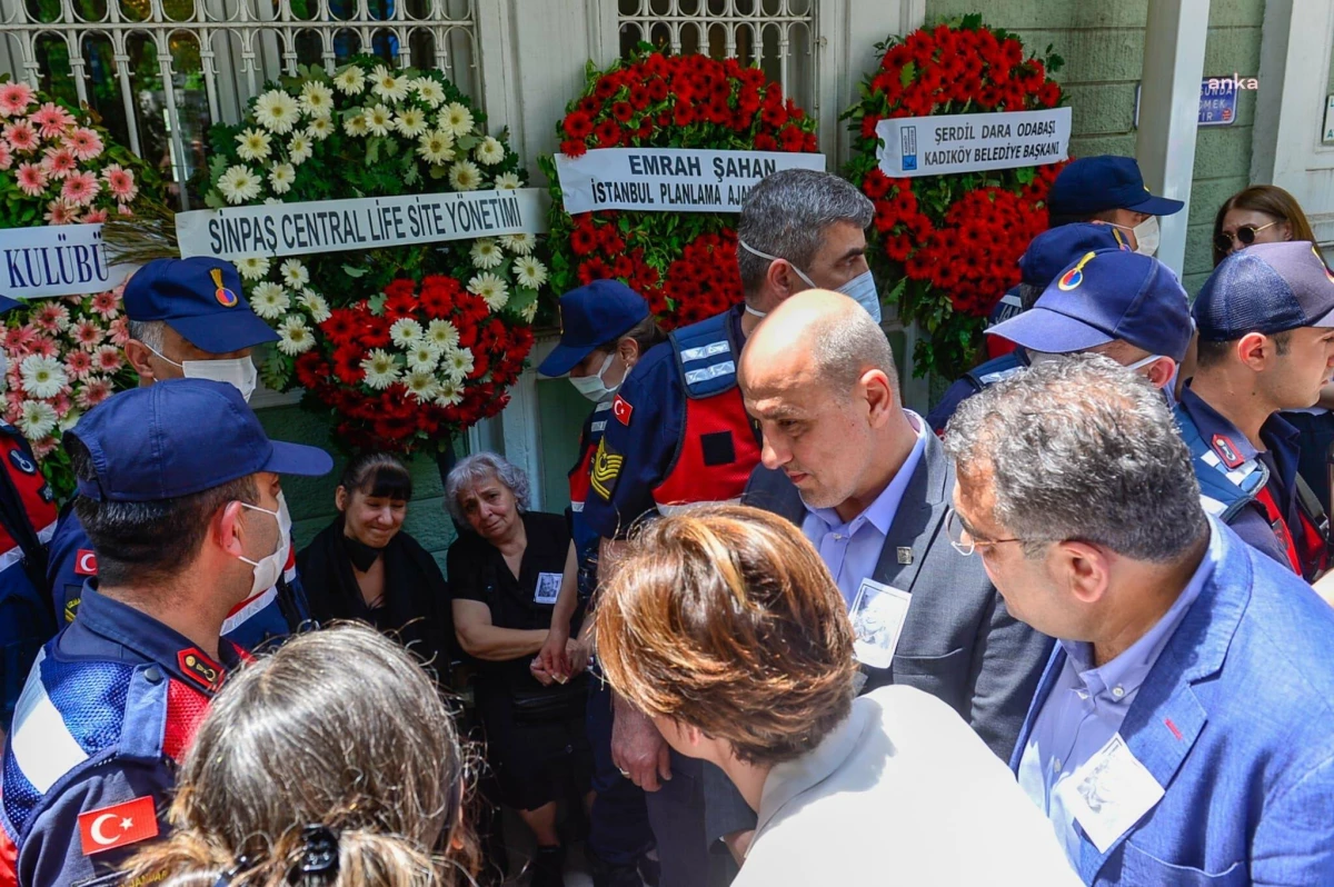 Gezi Davası\'ndan Tutuklu Mine Özerden Babasının Cenazesine Jandarma Eşliğinde Katıldı