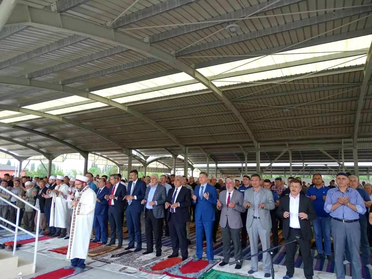 Hisarcık\'taki şükür duasına 7 bin kişi katıldı