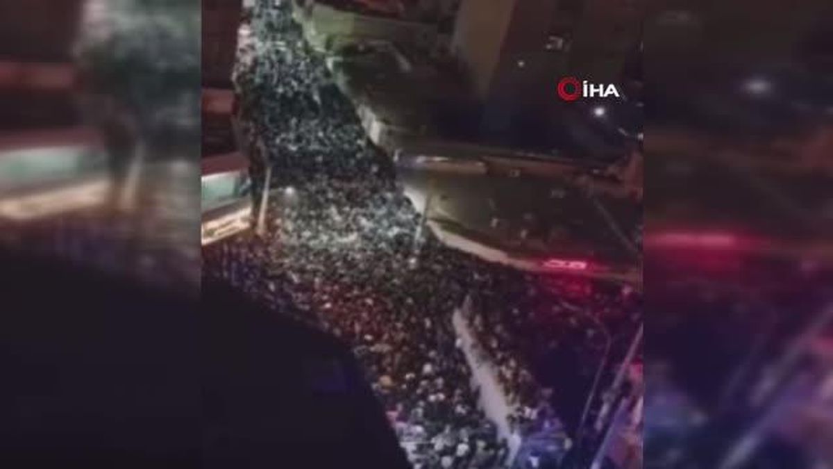 İran'da çöken bina sonrası başlayan gösteriler şiddet eylemlerine dönüştü