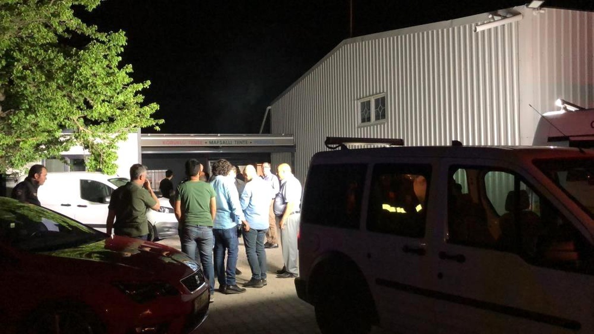 İşyerine silahlar patladı 1\'i ağır iki kişi yaralandı