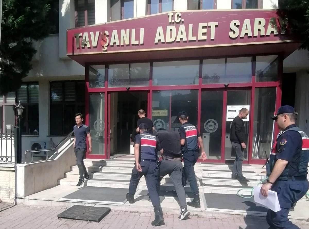 Kütahya\'da büyükbaş hayvan hırsızlığı şüphelisi 2 kişi tutuklandı
