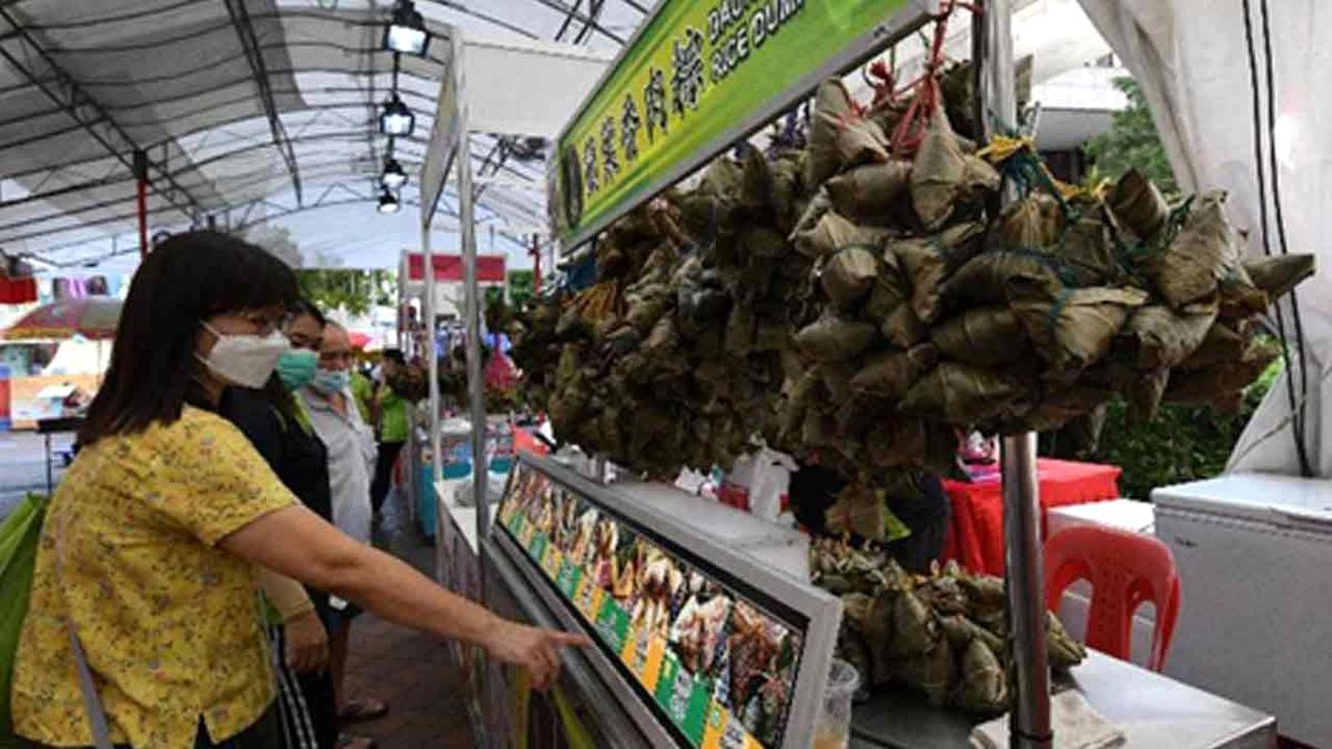 Singapur\'da Ejderha Teknesi Festivali