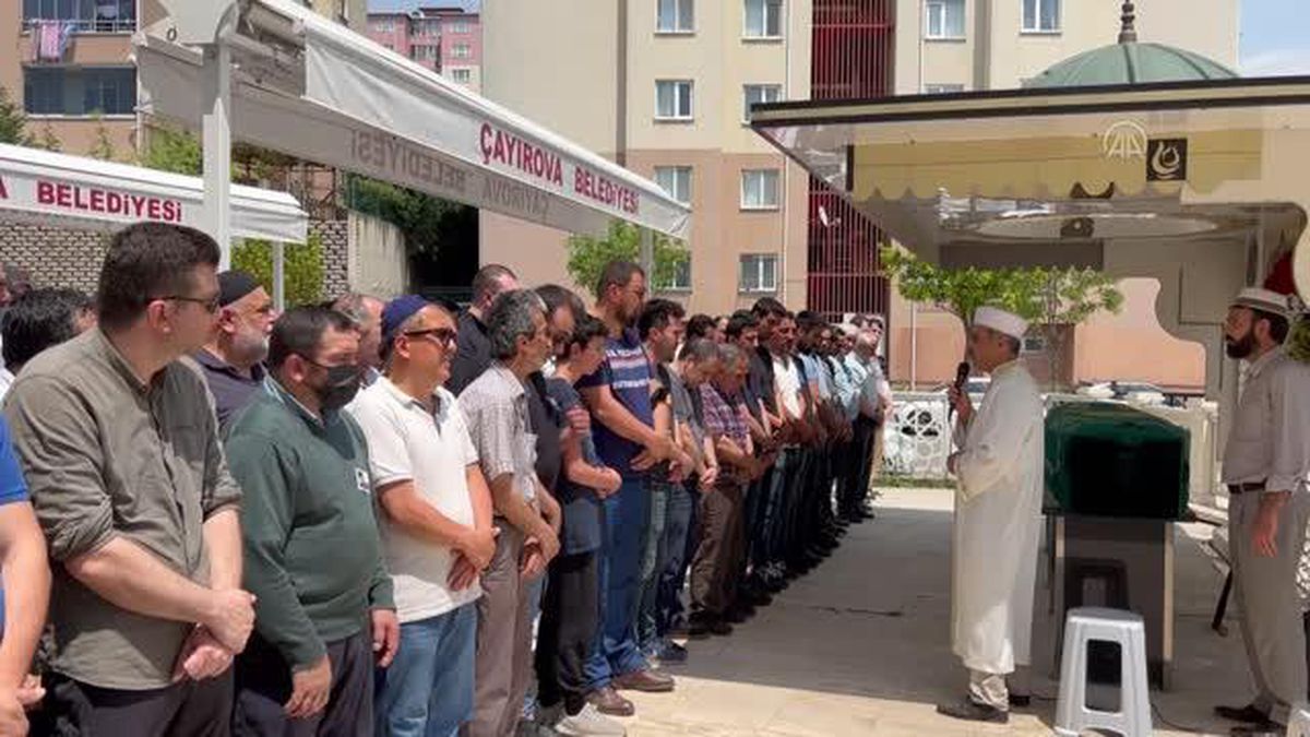 Şişli'de bir dairede ölü bulunan kişinin cenazesi defnedildi
