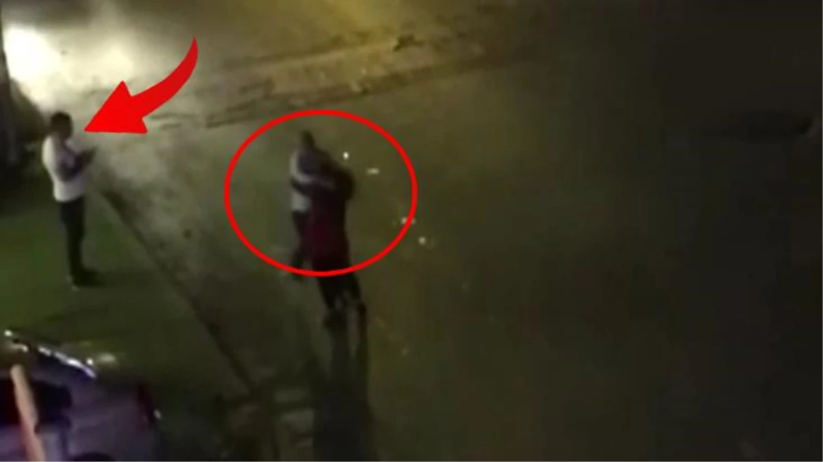 Sokak ortasında tartıştığı kadını defalarca tokatladı, kimse sesini çıkaramadı