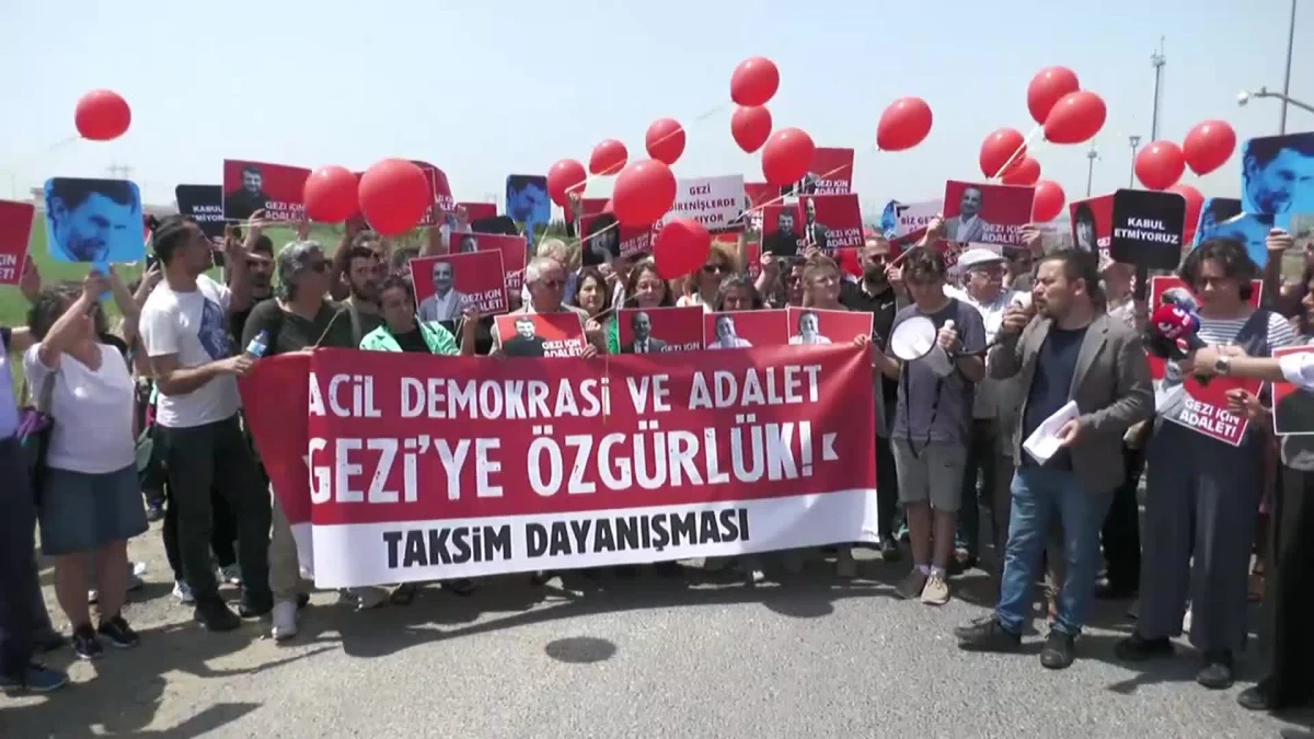 Taksim Dayanışması\'ndan Gezi Tutuklularına Silivri Cezaevi Önünde Destek: "Dünya Hukuk Tarihine Kara Bir Leke Olarak Girecek Bu Davalar Çekilinceye...