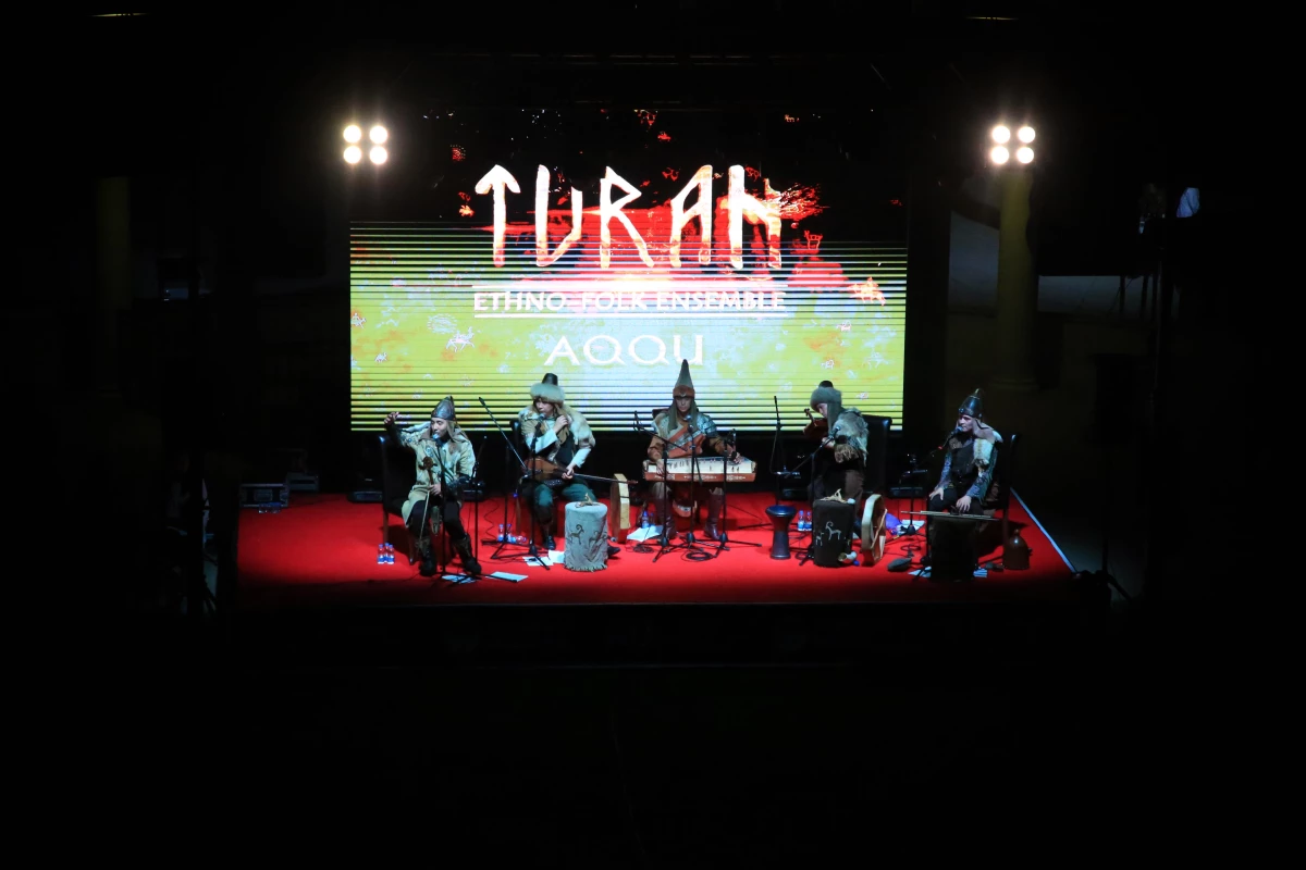 Turan Ethno Folk Band, Mersin Uluslararası Müzik Festivali\'nde sahne aldı
