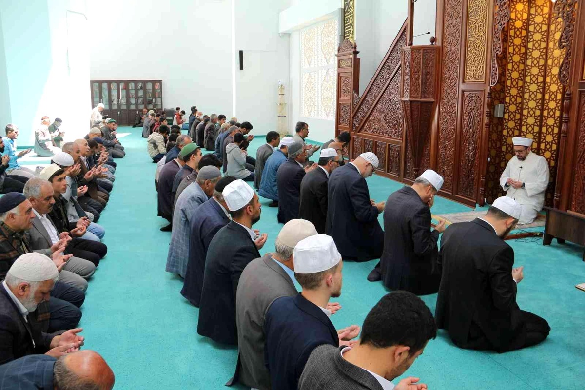 Ulu Camii\'nde Kur\'an ziyafeti