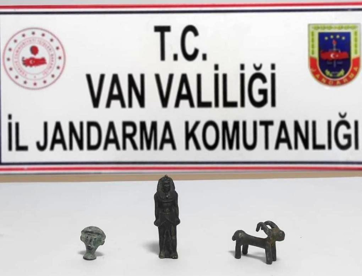 Urartulara ait tarihi eserleri satmak için Van\'a gelen şahıs yakalandı