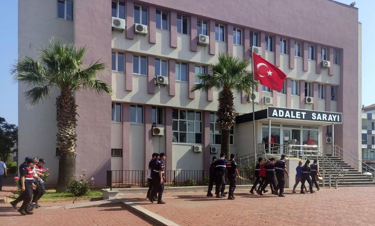 Ayvalık\'ta jandarmadan göçmen kaçakçılarına darbe