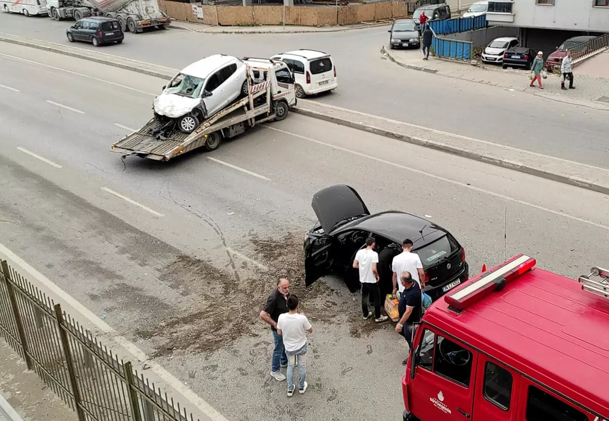 Çekmeköy\'deki trafik kazasında 3 kişi yaralandı
