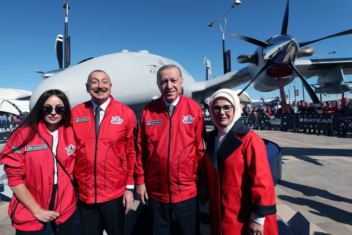 Cumhurbaşkanı Erdoğan ve Aliyev, Türk Yıldızları ve Solo Türk ekibinin akrobasi gösterisini izledi