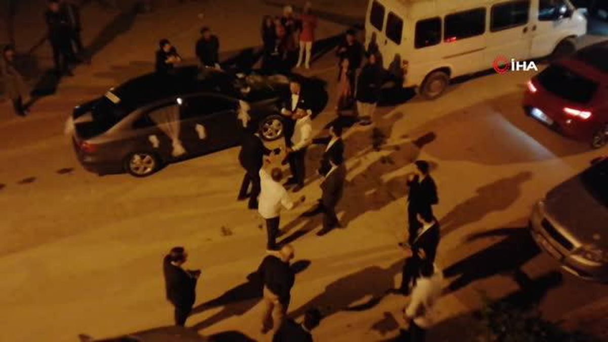 Damada yumruklu veda... Düşürdüğü yüzüğünü dakikalarca aradı