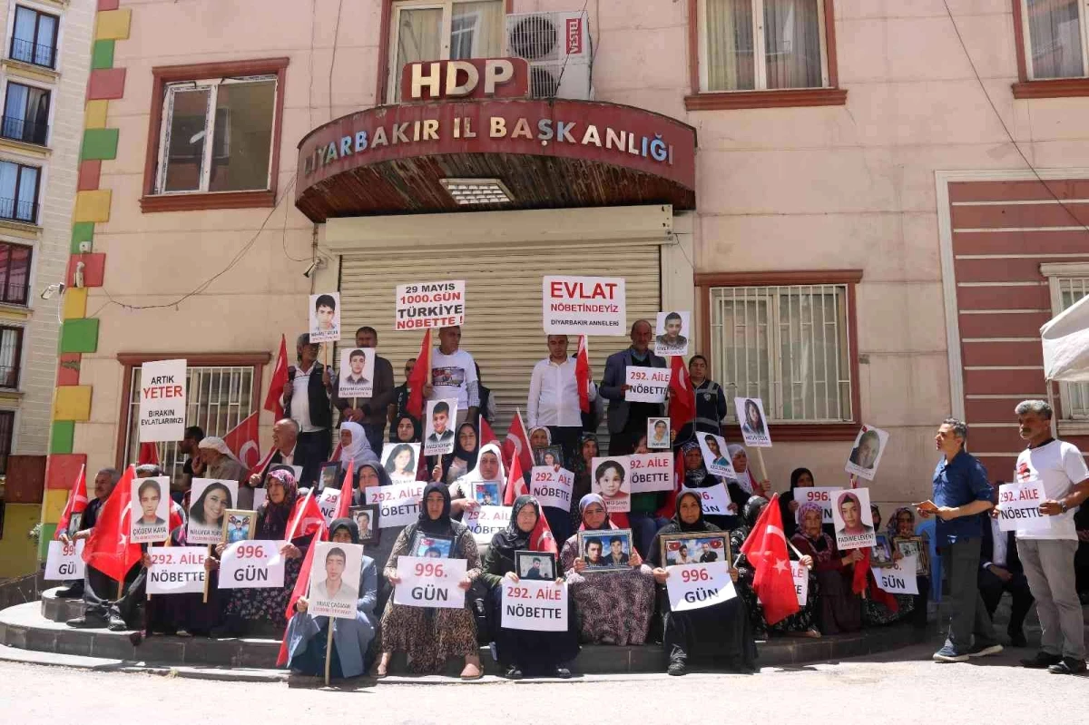 Diyarbakır ailelerinin HDP ve PKK\'ya karşı destansı direnişi 1000\'inci gününde