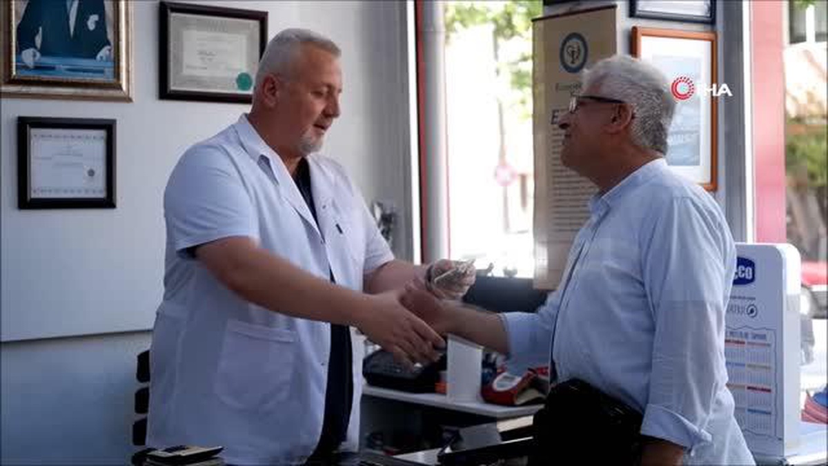 Duyarlı vatandaştan örnek davranış: Eczanede bulduğu 10 bin Euro\'yu Bulgaristan\'da yaşayan sahibine ulaştırdı