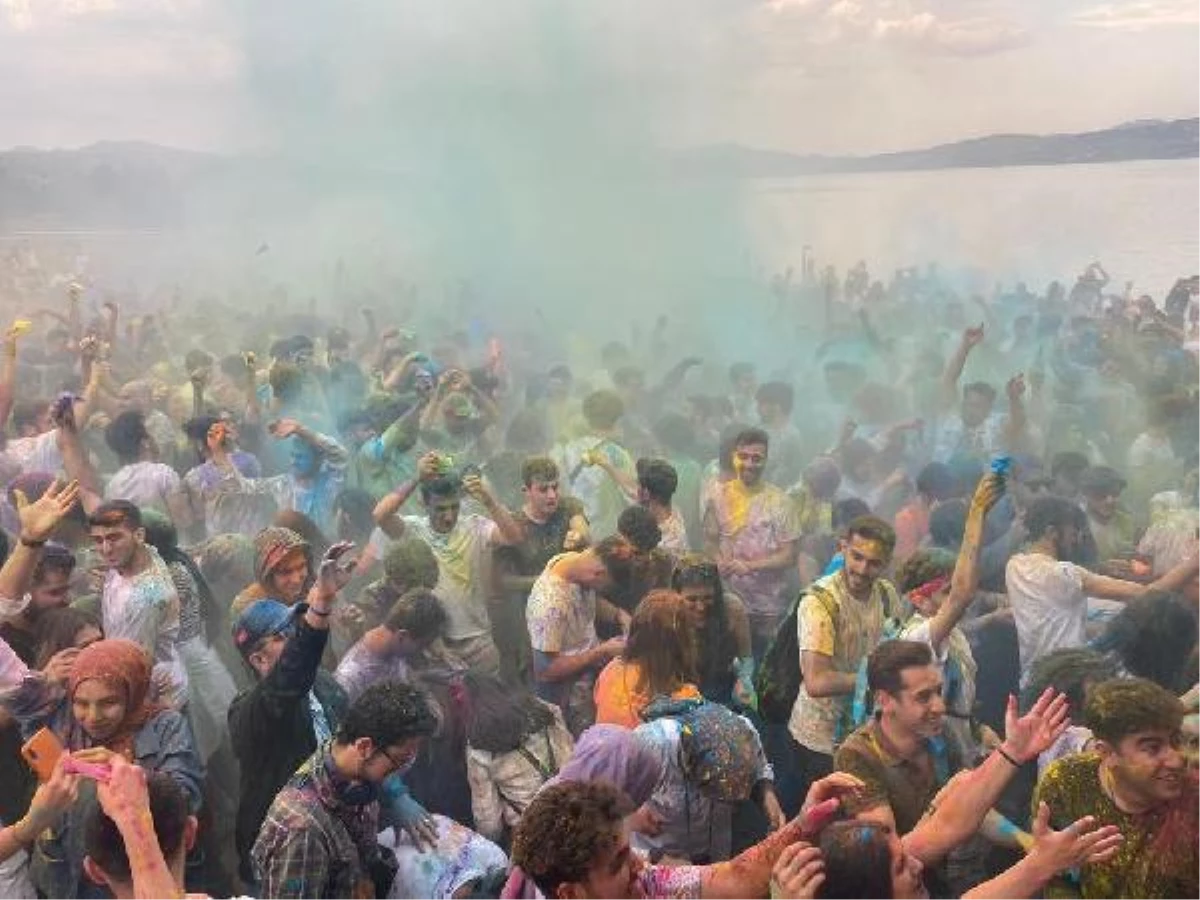 ELAZIĞ\'DA İLK KEZ DÜZENLENEN \'COLOR FEST\' RENKLİ GÖRÜNTÜLERE SAHNE OLDU