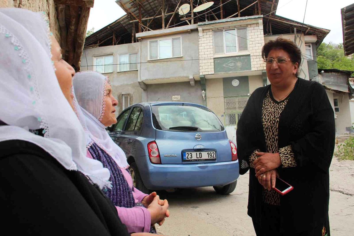 Hayalini gerçekleştirdi, gurbetten dönüp 300 yıllık köyün ilk kadın muhtarı oldu
