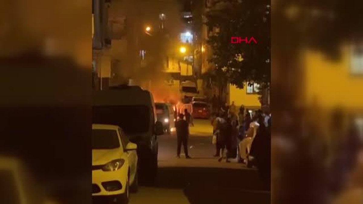 Esenyurt\'ta minibüs alev alev yandı
