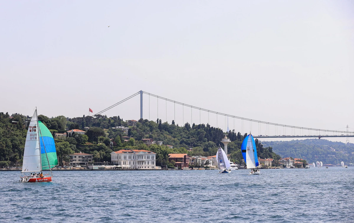İstanbul\'un fethi anısına İstanbul Boğazı\'nda tekne ve bot yarışları yapıldı