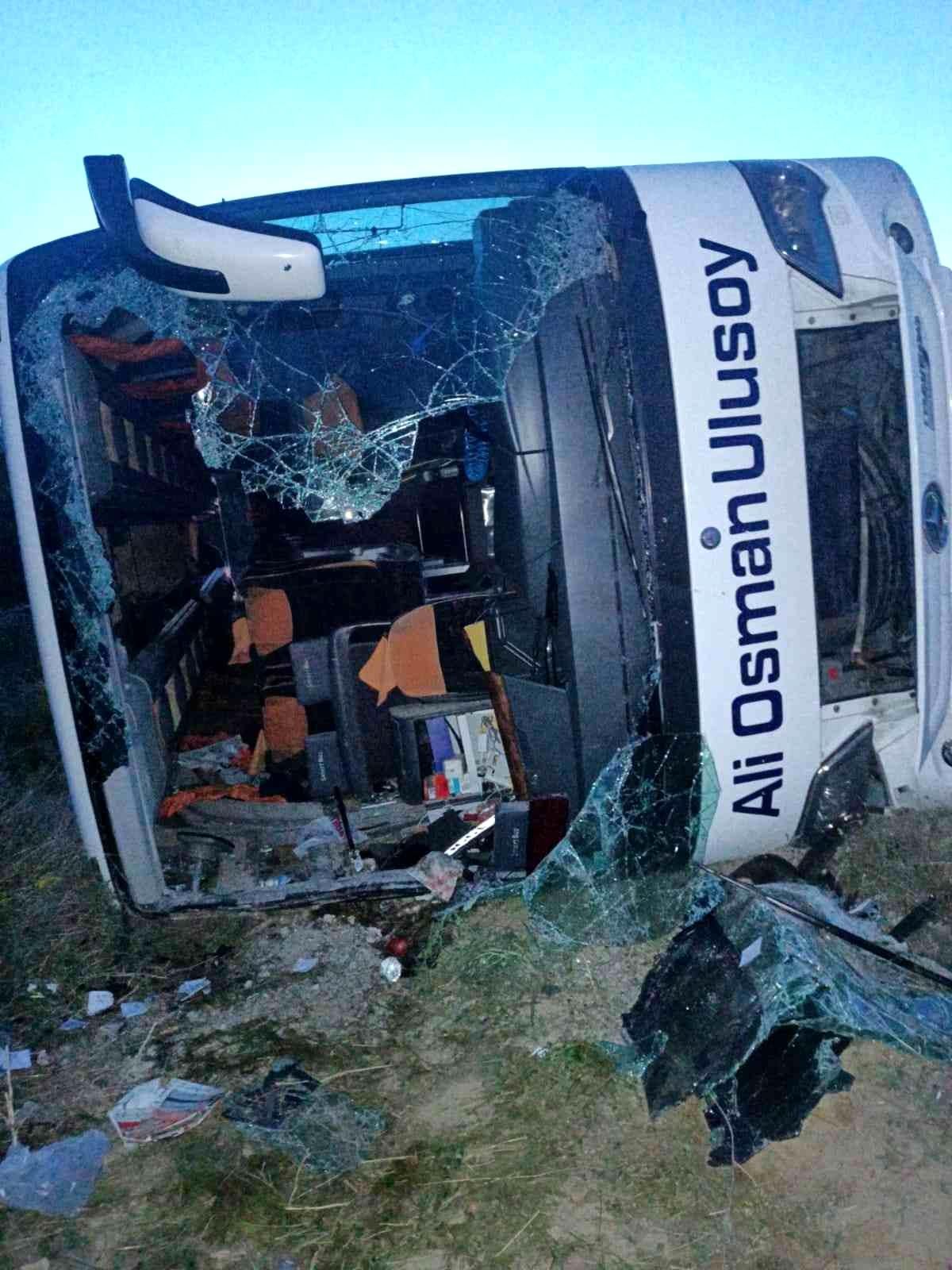 Kontrolden çıkan yolcu otobüsü devrildi: 27 yaralı