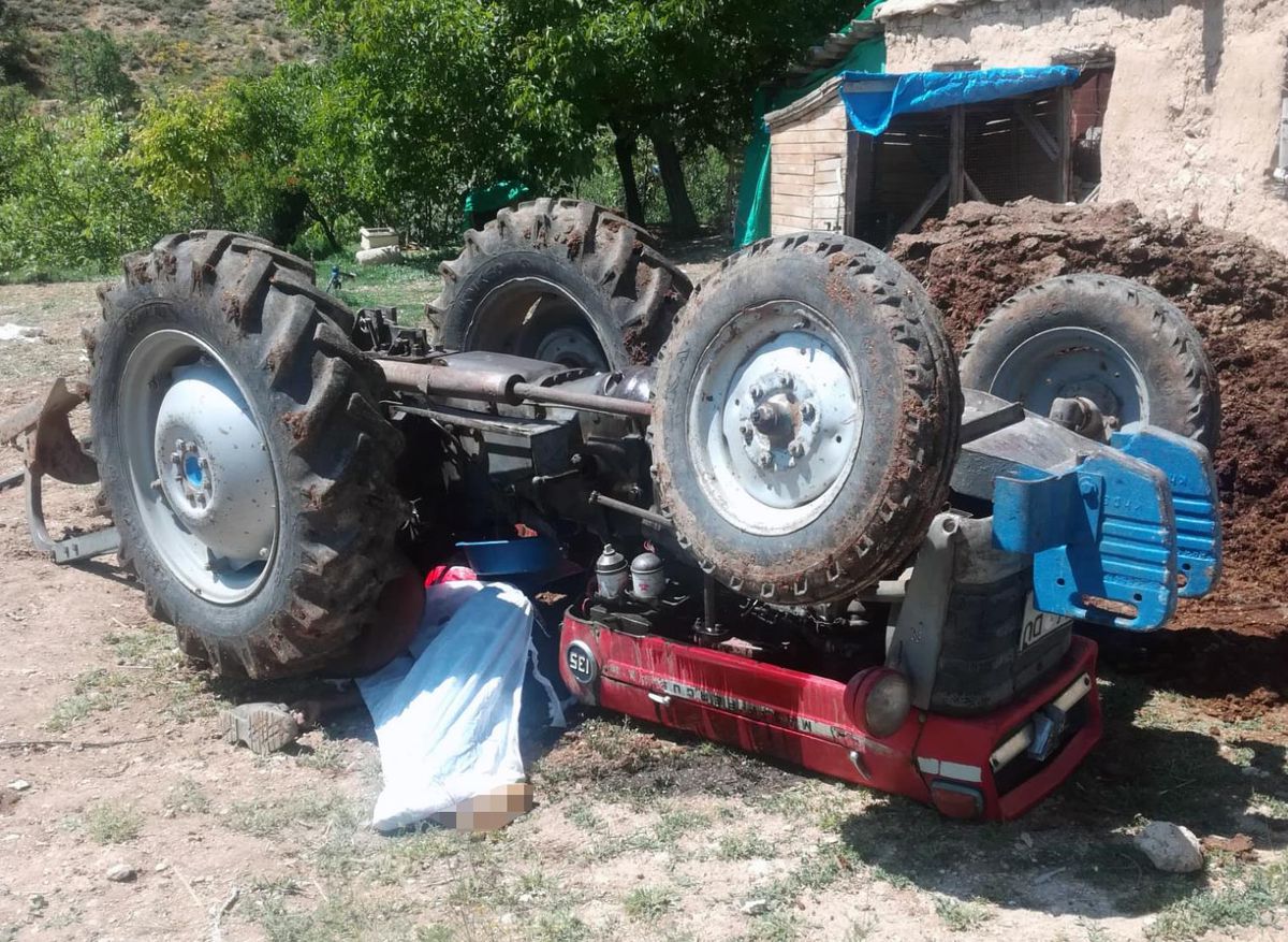 Malatya'da traktörün altında kalan sürücü öldü