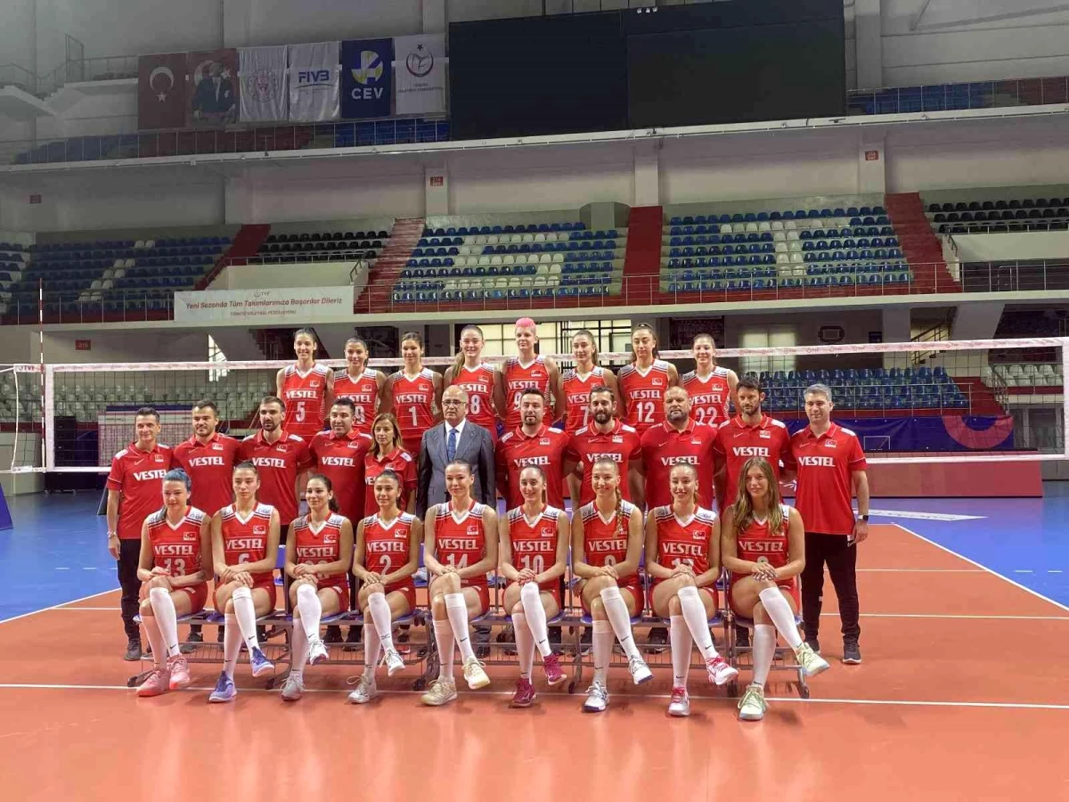 Mehmet Akif Üstündağ: "FIVB Milletler Ligi\'nin final etabı ilk defa Türkiye\'de yapılacak"