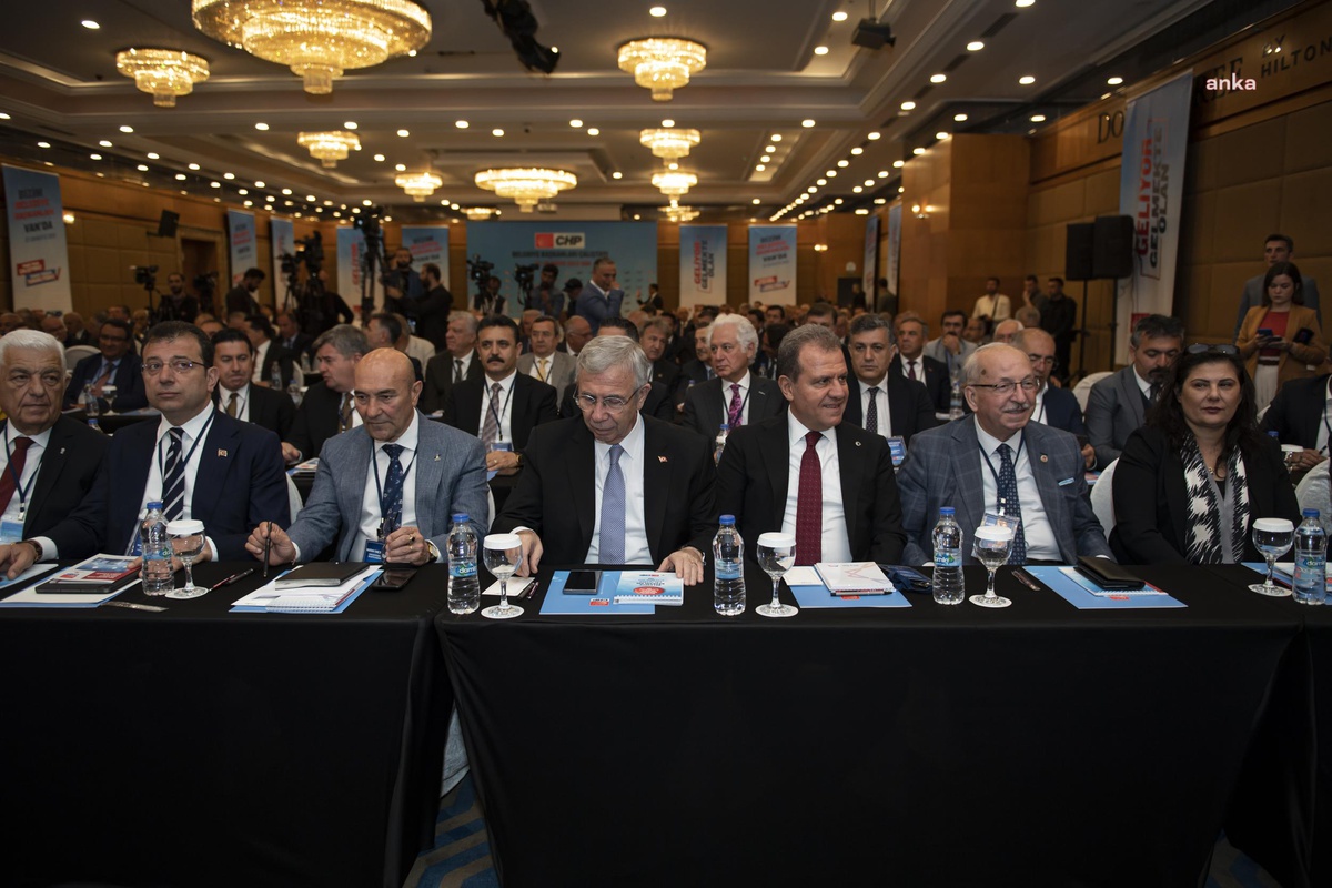 Mersin Büyükşehir Belediye Başkanı Vahap Seçer, Van\'daki Belediye Başkanları Çalıştayı\'na Katıldı