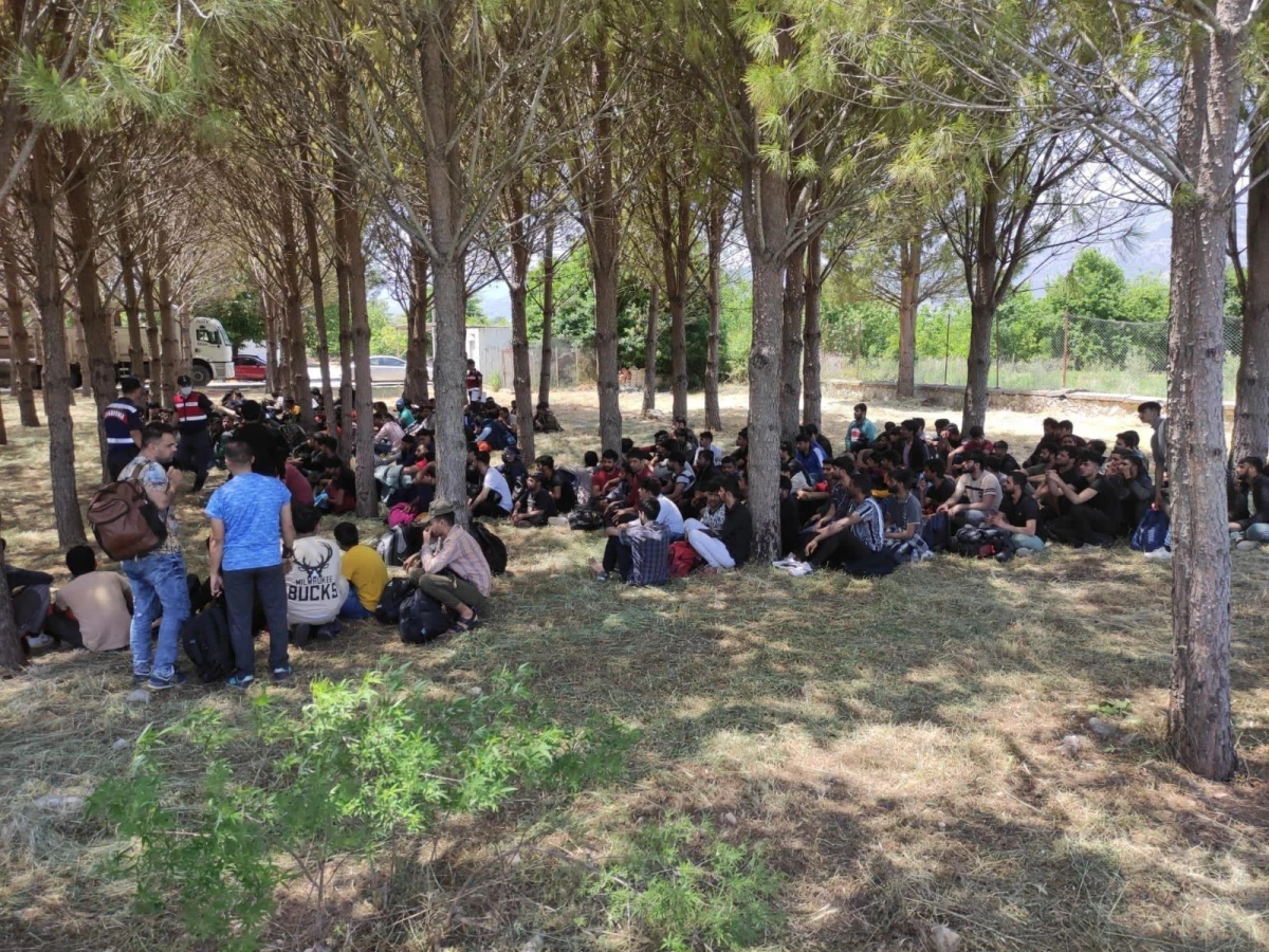 Muğla\'da göçmen kaçakçılığı operasyonunda yakalanan 3 zanlı tutuklandı