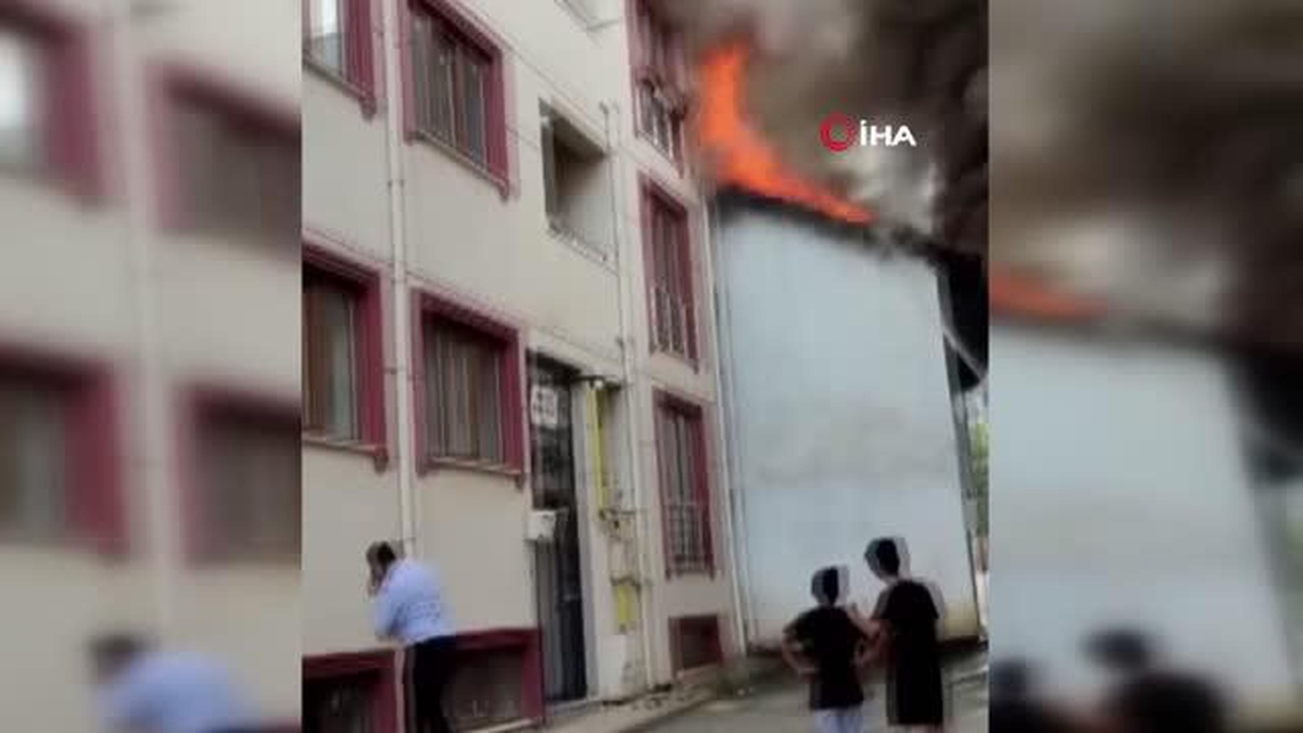 Mutfakta çıkan yangın evi küle çevirdi