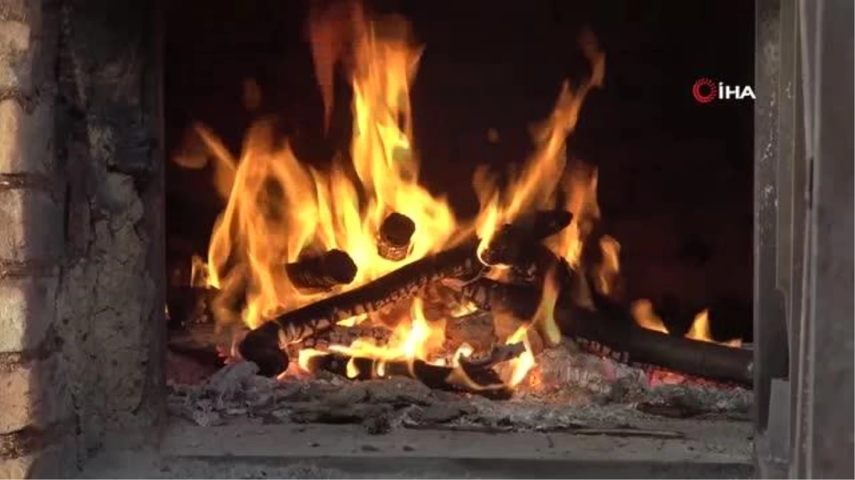 Odun ateşinde pişirdiği güdük böreği geçim kaynağı oldu