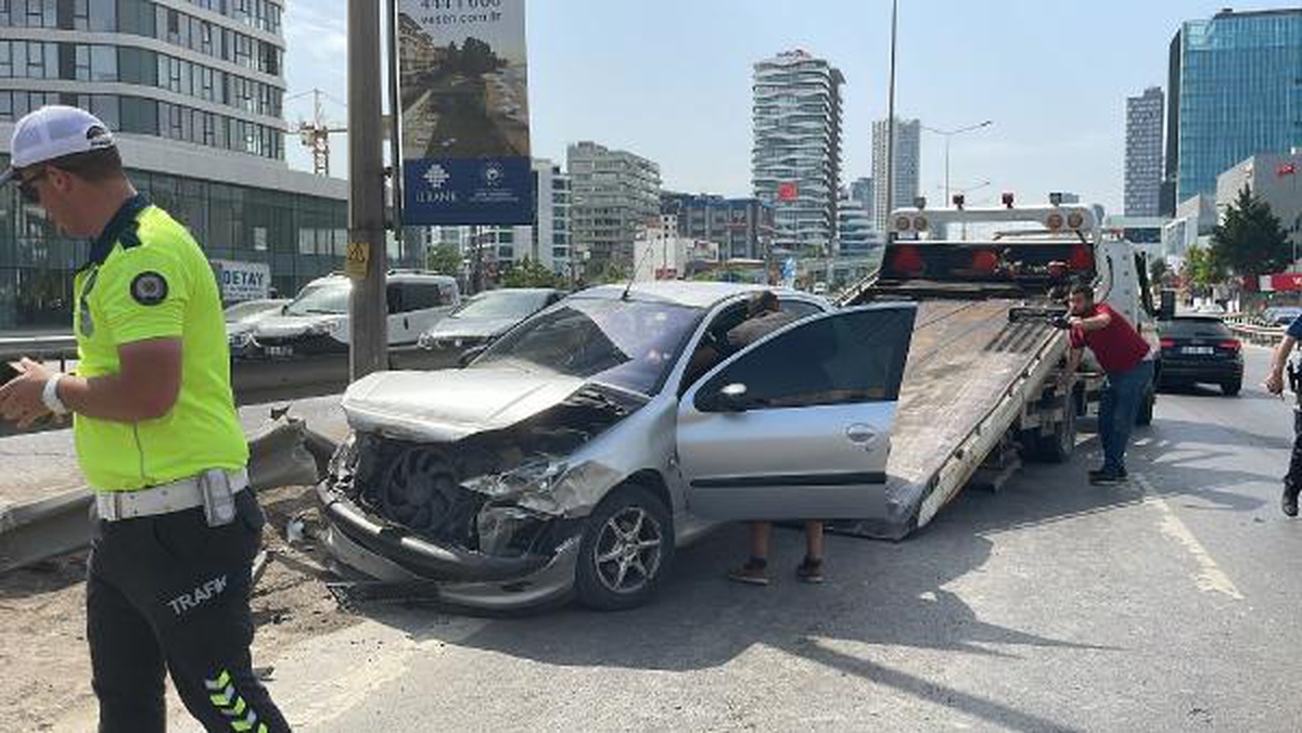Pendik\'teki trafik kazasında 2 kişi yaralandı