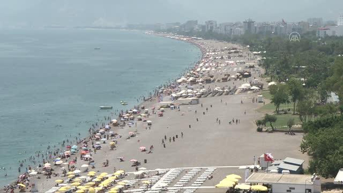 Sahillerde turist yoğunluğu