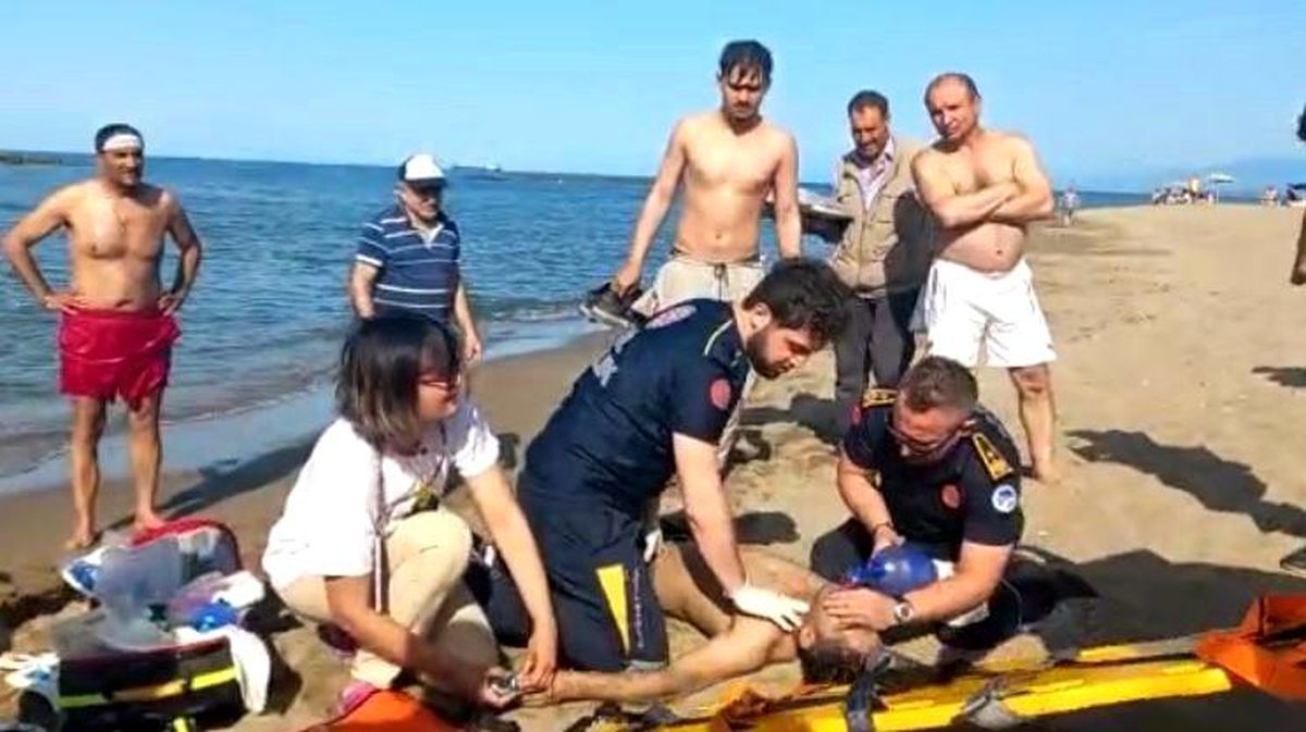 Sakarya\'da 3 kişi denizde boğulma tehlikesi geçirdi
