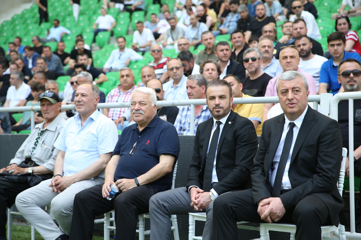 Sakaryaspor\'da başkanlığa yeniden Cumhur Genç seçildi