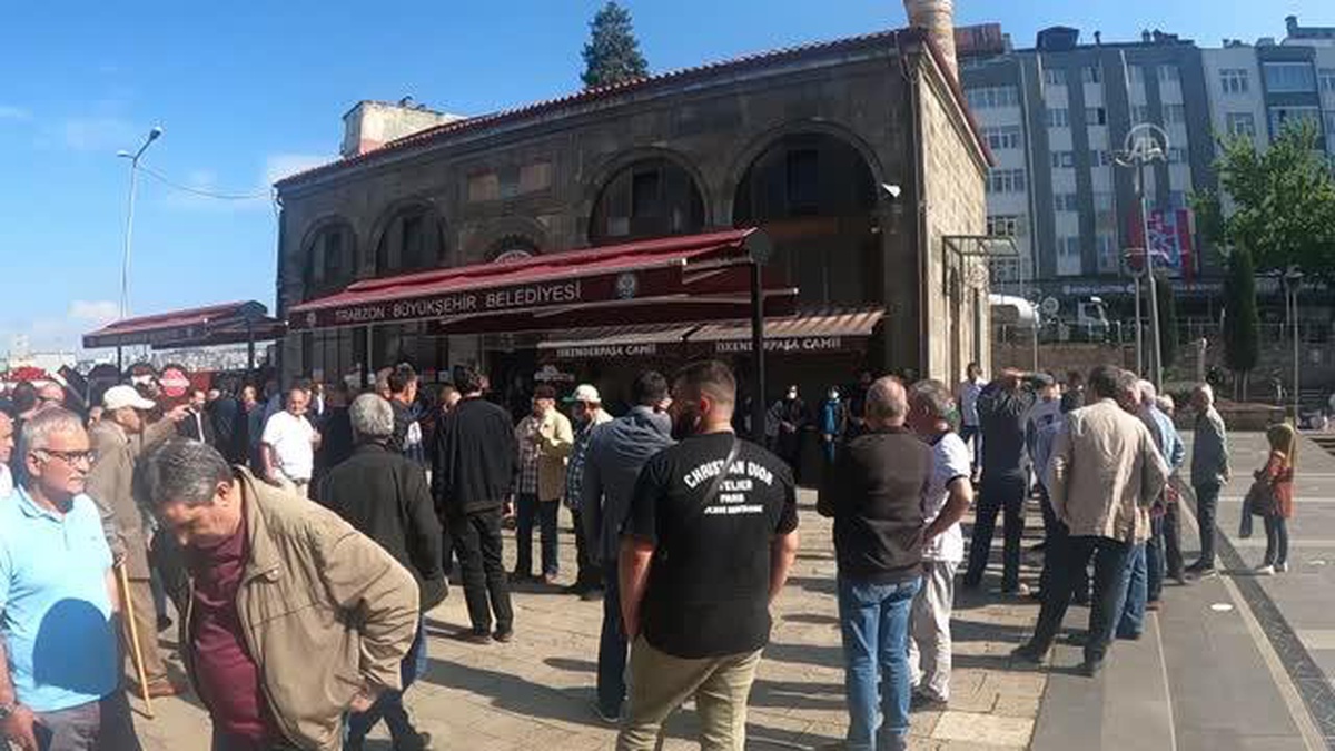 Şenol Güneş\'in kayınvalidesi son yolculuğuna uğurlandı