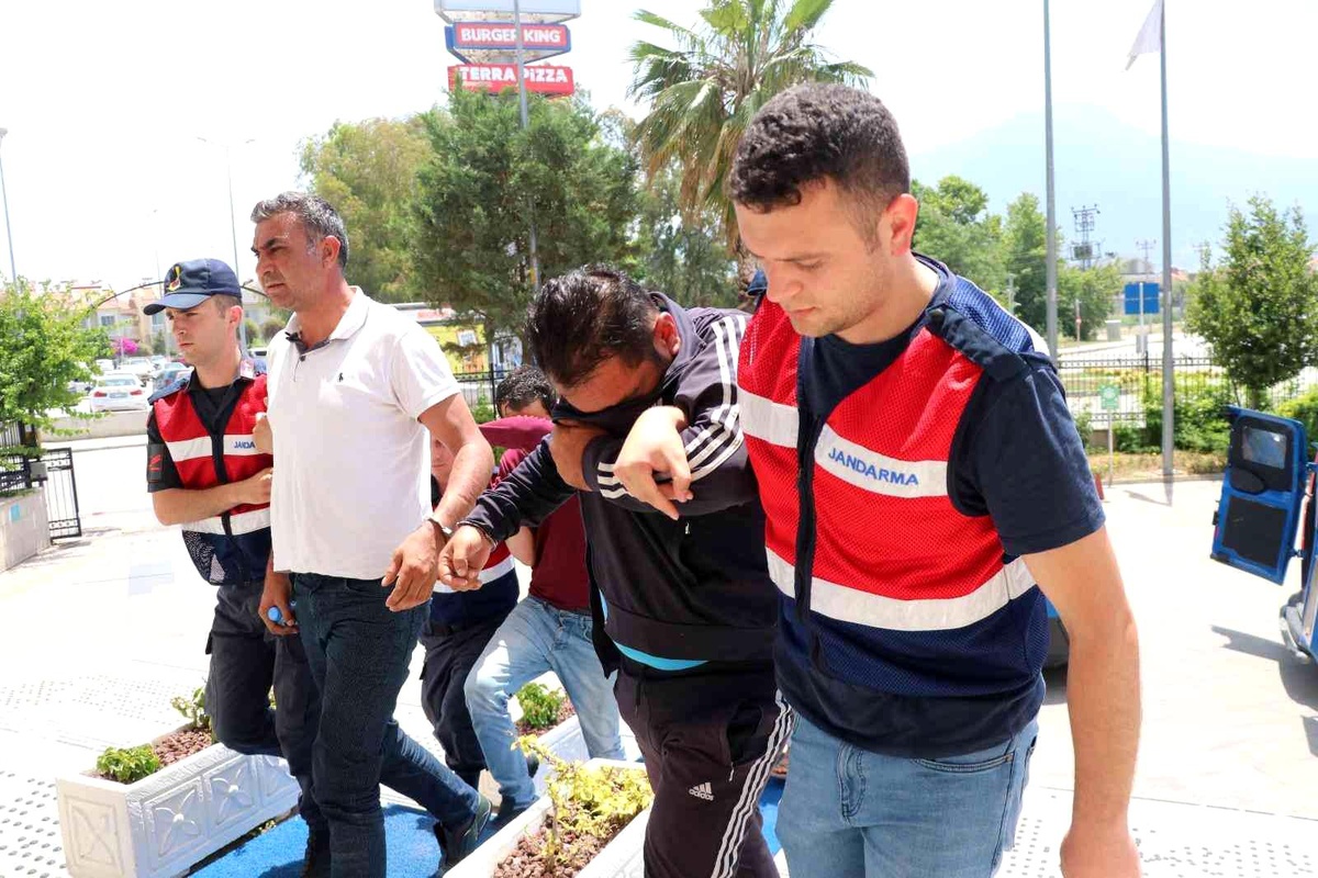 Göçmen kaçakçılığı operasyonunda yakalanan 5 zanlıdan biri tutuklandı