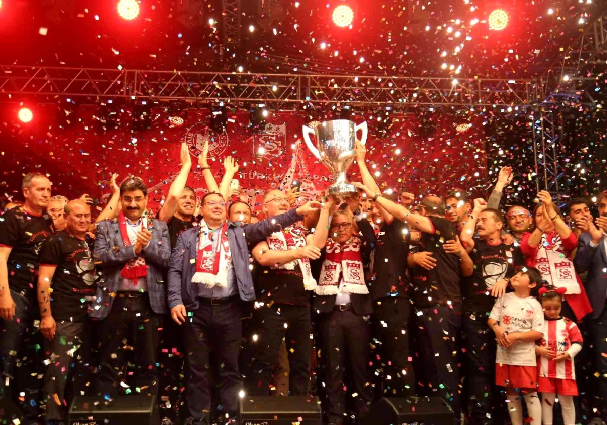 Sivasspor\'dan unutulmaz kupa kutlaması!