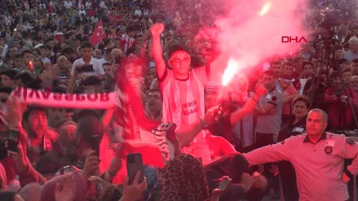 Sivasspor'un kupa şampiyonluğu kutlanıyor(3)