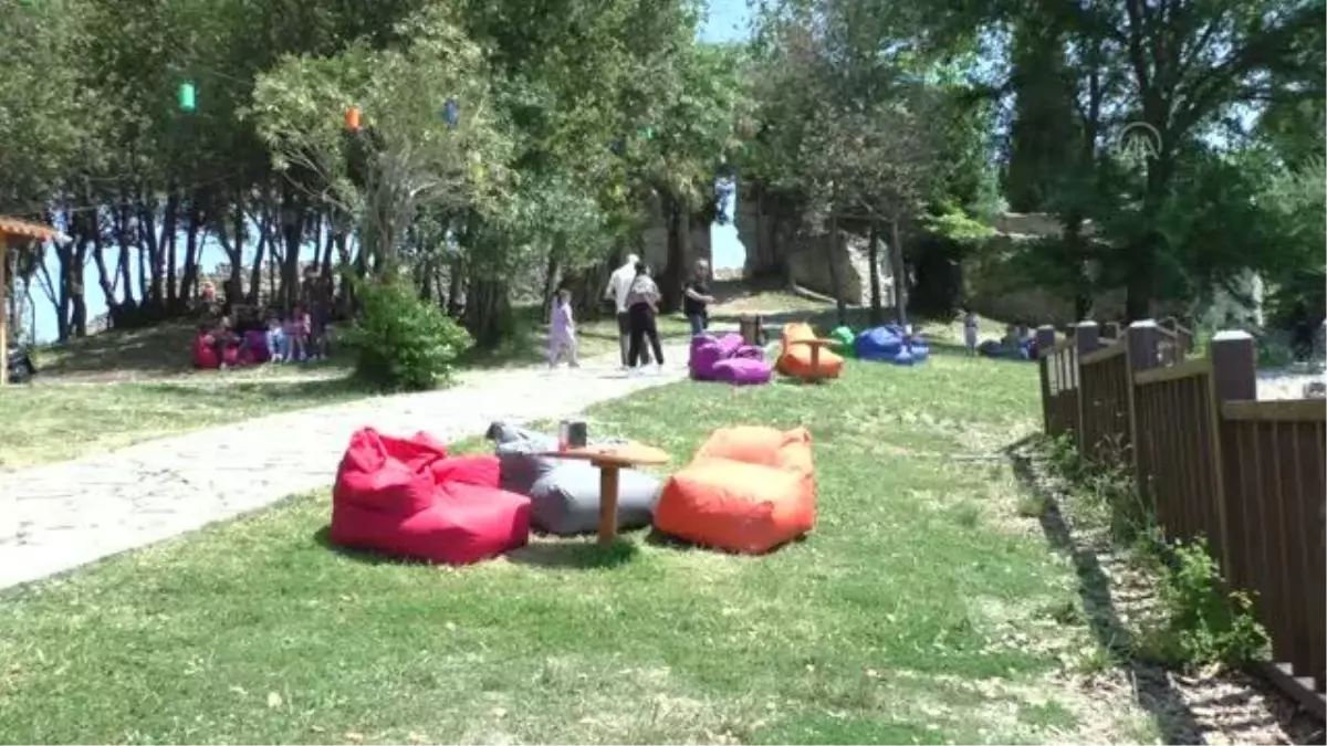 Tarihi Ceneviz Kalesi\'nde turist hareketliliği başladı